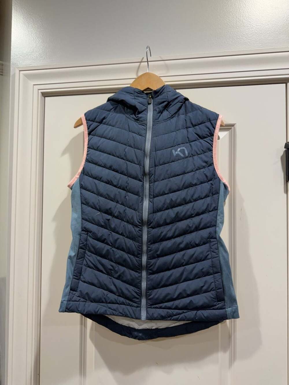 Kari Traa Women's Size M Hooded Puffer Vest Blue